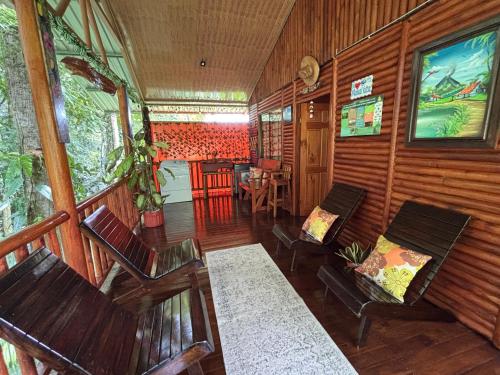 Ruang duduk di Cabin in the wood