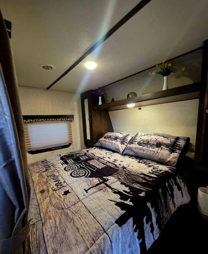 Postel nebo postele na pokoji v ubytování Rv Getaway