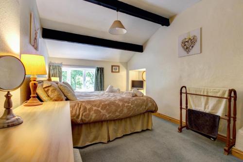 Postel nebo postele na pokoji v ubytování Foss Garth Cottage
