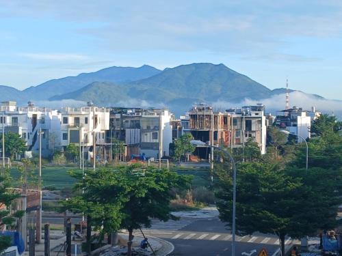 Pemandangan gunung umum atau pemandangan gunung yang diambil dari penginapan & sarapan