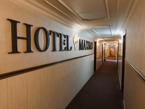 a hallway with the hotel mgmt sign on the wall at Il Castello di Perano in Perano
