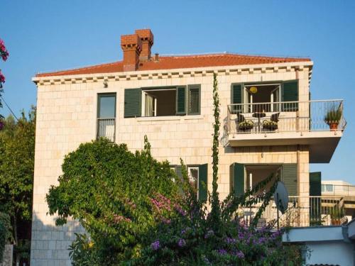 4B Apartments - Two Bedroom Apartment with Balcony