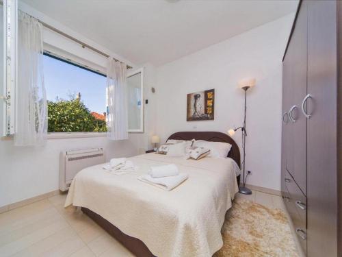 4B Apartments - Two Bedroom Apartment with Balcony