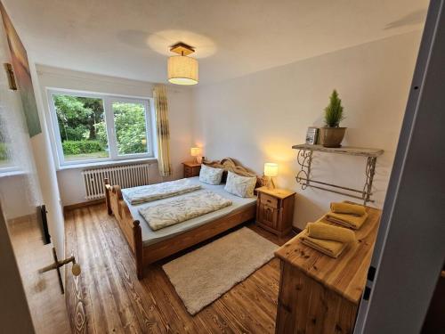 Ένα ή περισσότερα κρεβάτια σε δωμάτιο στο Old School Kail Apartment 1
