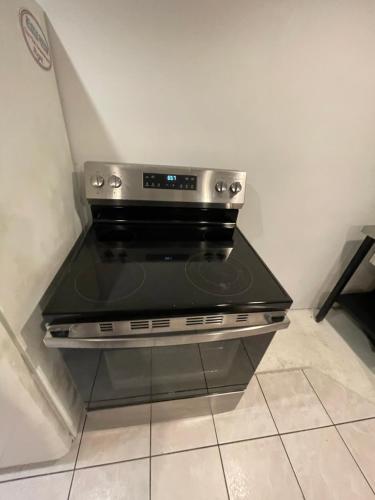 a black stove top oven in a kitchen at Hollow high hill Ranch retreat in Dix Hills