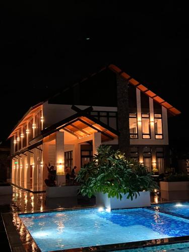 La alberca dentro o cerca de Royal Oceancrest Eleanor suites