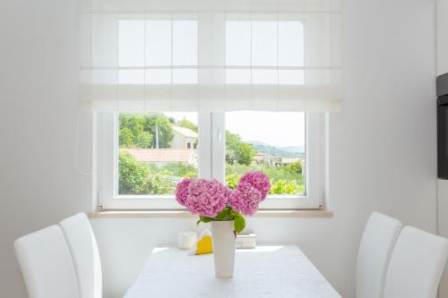 Gallery image of Apartment & Room Ladisic in Orasac