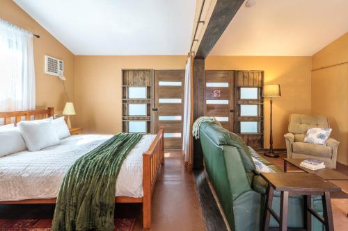 Ένα ή περισσότερα κρεβάτια σε δωμάτιο στο Cozy comfort at 106 Thacker St