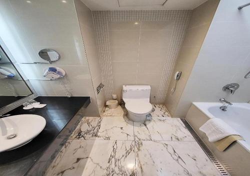 Koupelna v ubytování Niagara Hotel