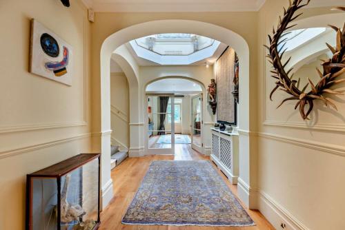 an arched hallway with an archway in a home at Denswood House in Brightling