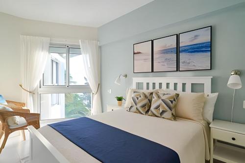 Ένα ή περισσότερα κρεβάτια σε δωμάτιο στο Caribbean Beachfront Apartment. W/ Scenic view