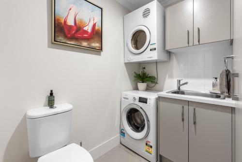 Una cocina o zona de cocina en Tranquil Hideaway in Redcliffe