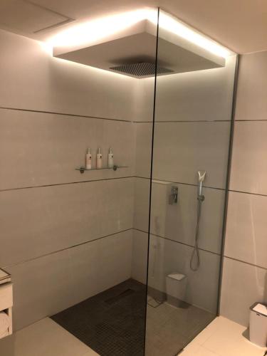 Ένα μπάνιο στο Agandau House