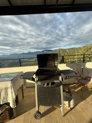 a grill sitting on top of a deck at Amanecer Entre Montañas in Las Granjas