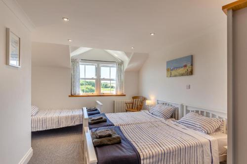 Ένα ή περισσότερα κρεβάτια σε δωμάτιο στο 5 Bed in St. Levan oc-c32547