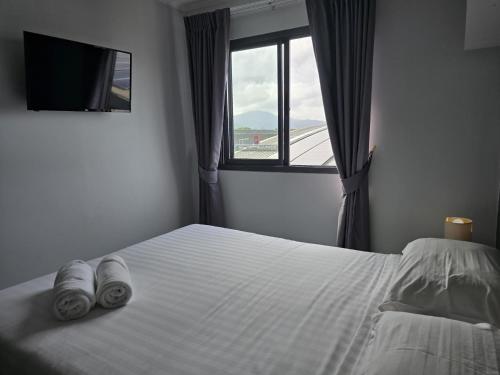Ένα ή περισσότερα κρεβάτια σε δωμάτιο στο 1 BR Condo in good location NV402