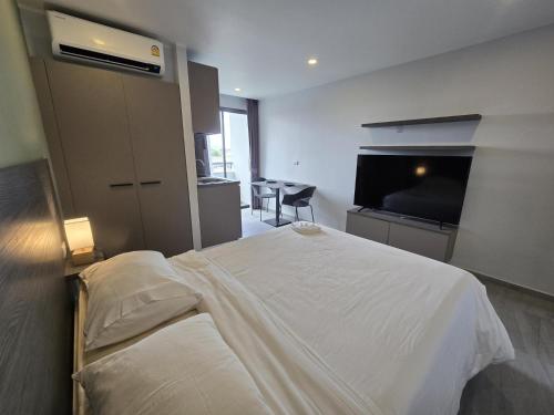 Ένα ή περισσότερα κρεβάτια σε δωμάτιο στο Palm Bay Studio T3 -532