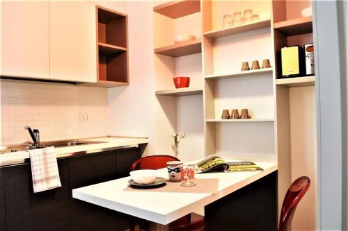 HomeLovers Two room Porta Venezia MM1