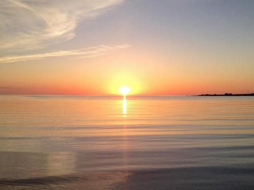 a sunset over the water with the sun setting at 4 person holiday home in HÖGKLINT-By Traum in Axelsro