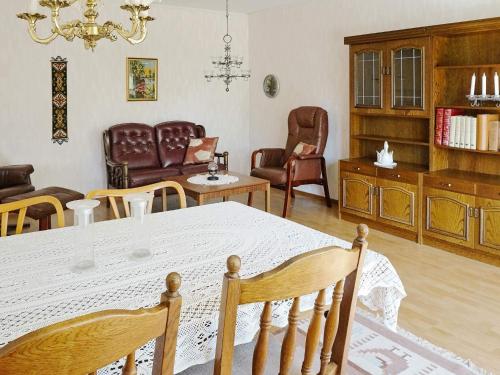 Et opholdsområde på 6 person holiday home in ULLARED