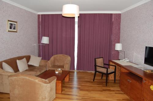 TV a/nebo společenská místnost v ubytování Agsaray Deluxe Hotel & SPA