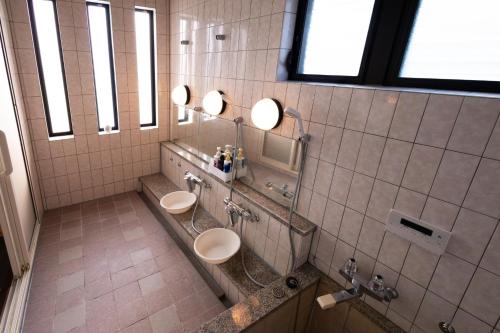 a bathroom with two sinks and two mirrors at Fukunosumika - Vacation STAY 80596v in Nanto