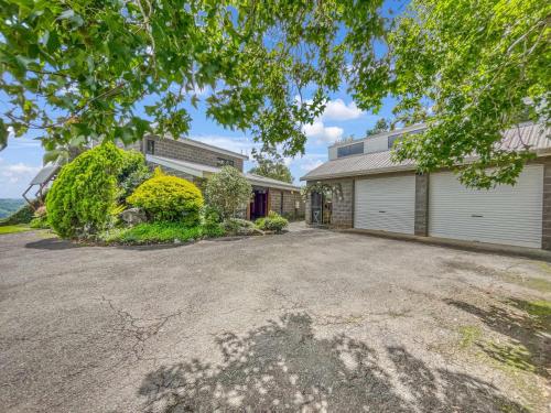 an empty driveway in front of a house at Luxurious Mountain Retreat near Maleny in Booroobin