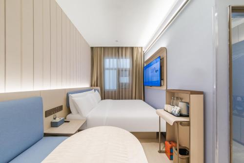 Ένα ή περισσότερα κρεβάτια σε δωμάτιο στο Hanting Hotel Beijing Shangdi Center