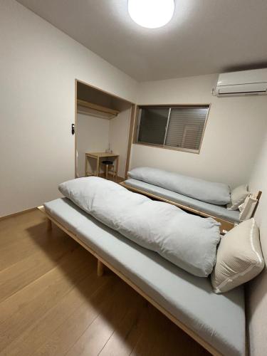 a bedroom with two beds in a room at OUCHI Oaramachi - Vacation STAY 18642 in Goto