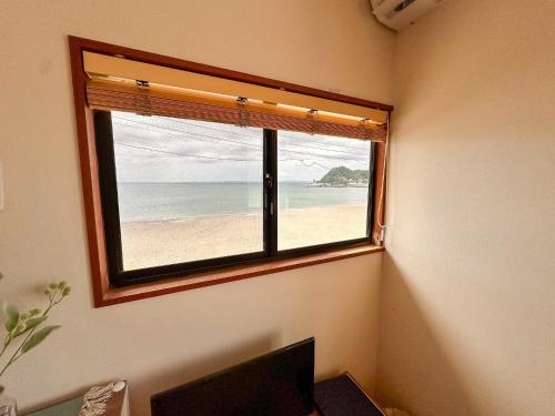 a window in a room with a view of the beach at kupono - Vacation STAY 00641v in Minamiboso