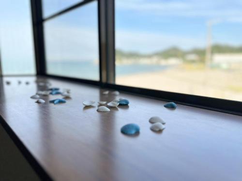 a group of rocks on a table next to a window at kupono - Vacation STAY 00641v in Minamiboso
