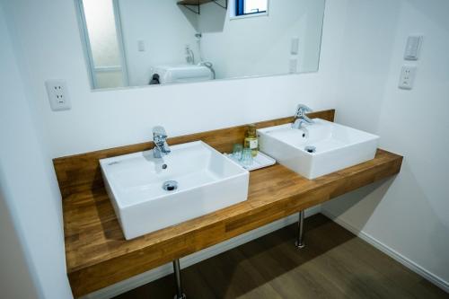 a bathroom with two sinks and a mirror at Seaside Villa N - Vacation STAY 21988v in Mitsugoe