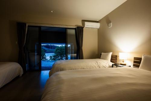a hotel room with two beds and a window at Seaside Villa N - Vacation STAY 21988v in Mitsugoe