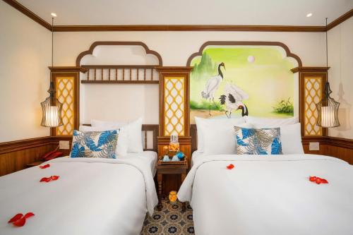 Postel nebo postele na pokoji v ubytování Soluna D'Annam - The Art of Hoi An Relaxation - formerly Hoi An Babylon Riverside Hotel