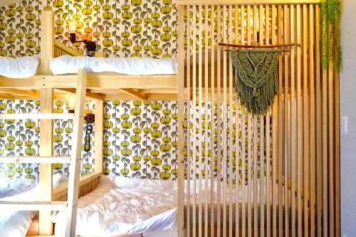 Giường trong phòng chung tại Hyuga Surf Camp203 - Vacation STAY 31908v