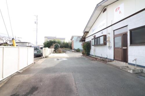 an empty parking lot next to a white building at Dekopin House - Vacation STAY 18550 in Hanamaki