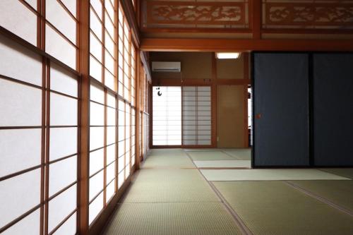 an empty hallway in a building at Dekopin House - Vacation STAY 18550 in Hanamaki