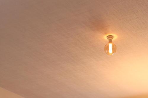 a light bulb hanging from a ceiling at Dekopin House - Vacation STAY 18550 in Hanamaki