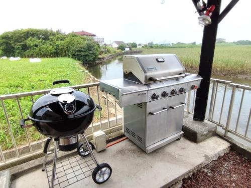 a grill and a bbq on a porch at Ocean View Escape - Vacation STAY 43308v in Jōnouchi