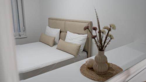 Ένα ή περισσότερα κρεβάτια σε δωμάτιο στο West Wing - Apartmani Živinice