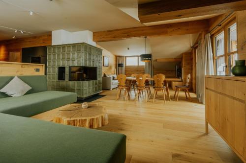 Posezení v ubytování Almrausch BoutiqueChalet TOP 1