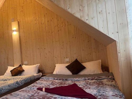 Ένα ή περισσότερα κρεβάτια σε δωμάτιο στο Kaushi Homestay