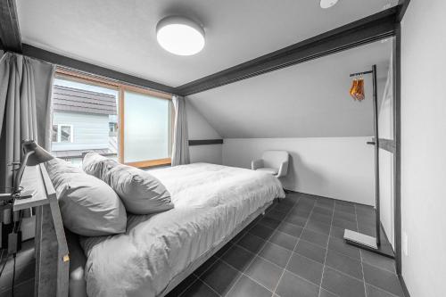 a small bedroom with a bed and a window at AKATSUKI - Vacation STAY 18831 in Kami-furano
