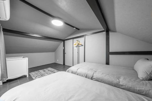 a bedroom with two beds in a room at AKATSUKI - Vacation STAY 18831 in Kami-furano