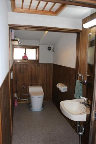 a bathroom with a toilet and a sink at Old-style house for rent in Ariyama - Vacation STAY 67911v in Nakatsugawa