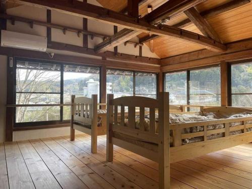 a bedroom with a bed in a room with windows at NATURE HEALING KAMIYAMA - Vacation STAY 71981v in Yorii