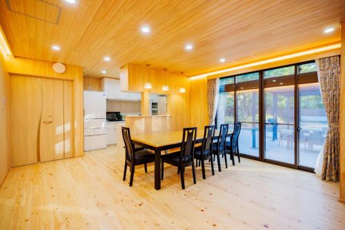 a kitchen and dining room with a table and chairs at Orihimekan - Vacation STAY 70154v in To-katta