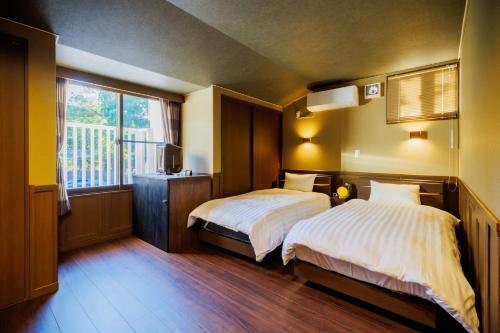 a bedroom with two beds and a window at Orihimekan - Vacation STAY 70154v in To-katta