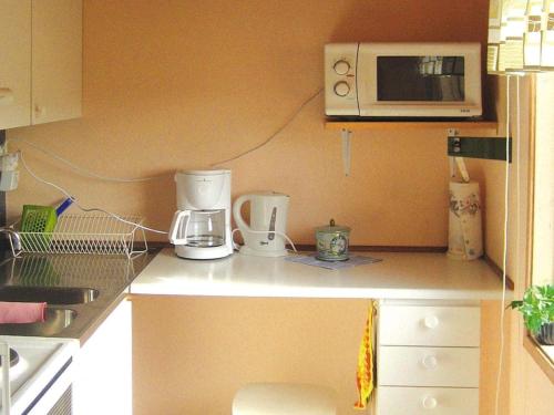 Η κουζίνα ή μικρή κουζίνα στο 4 person holiday home in HENÅN-By Traum
