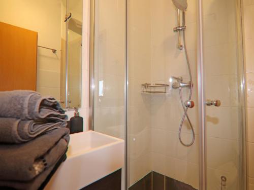 Ένα μπάνιο στο Ferienwohnung am Oase am Vilzsee